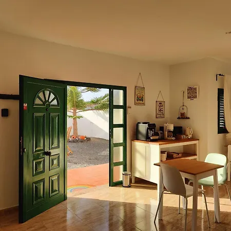 בית הארחה Nopasanada Tu Casa En Lanzarote *
