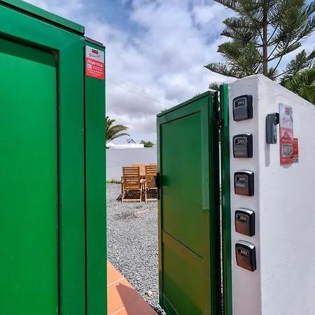 בית הארחה Nopasanada Tu Casa En Lanzarote *