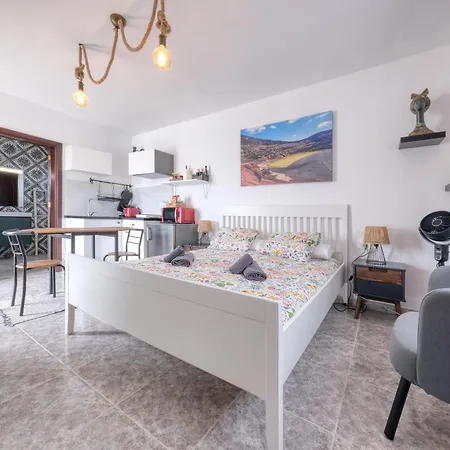 בית הארחה Nopasanada Tu Casa En Lanzarote *